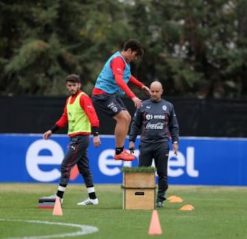 José Rojas, Johnny Herrera, Marco Medel, Juan Cornejo, Jean Beausejour y Paulo Garcés son los jugadores que iniciaron la preparación a la Copa América.