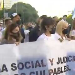 Avalancha en la marcha por Diego Maradona