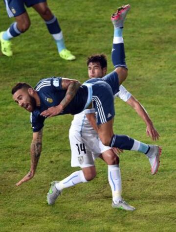 Argentina-Uruguay. Otamendi y Lodeiro.