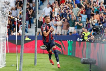 La figura de Kervin Arriaga se agranda