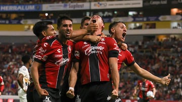 Atlas' Argentine defender #28 Manuel Capasso celebrates scoring his team's second goal during the Liga MX Clausura tournament football match between Atlas and Pumas at Jalisco Stadium in Guadalajara, Mexico, on February 7, 2026. (Photo by Roberto ANTILLON / AFP)