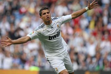Temporada 10/11 - 41 goles en 34 partidos
Temporada 13/14 - 31 goles en 30 partidos
Temporada 14/15 - 48 goles en 35 partidos
