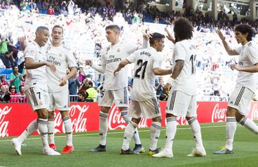 Los jugadores del Real Madrid celebran el 1-0 de Mariano al Villarreal.
