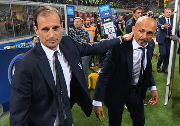 Allegri y Spalletti‎‎, los dos entrenadores italianos se enzarzaron en rueda de prensa. Allegri le reprochó a Spalletti su actitud con el cuarto árbitro, al que el técnico del Nápoles había estado presionando durante todo el partido, según el entrenador juventino. El técnico del equipo napolitano rechazó las acusaciones y le recordó que siempre le ha ganado en los enfrentamientos directos. Sin duda, ambos técnicos no se tomarán un café juntos después de un partido.