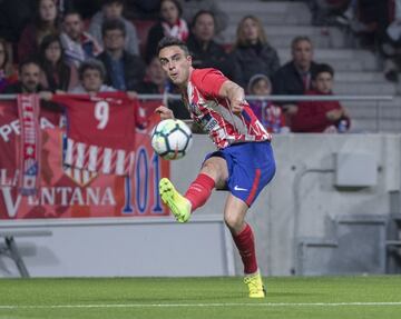 Defensa vinculado al equipo rojiblanco en 2015, ganando Copa y Liga con el Juvenil. Subió al segundo equipo disputando la UEFA Youth League. Debutó con el Atlético contra el Deportivo de La Coruña el 1 de abril de 2018. Salió libre al Alavés, equipo que lo cedió la pasa campaña al Albacete.