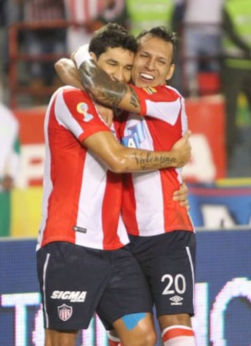 Junior consigue la ventaja del primer partido de la final de la Liga 2-1 ante Nacional. 