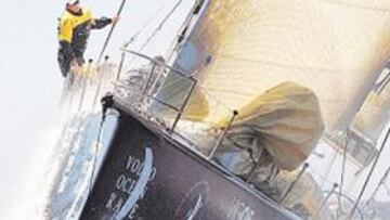 <b>DE LUJO. </b>El Movistar fue en la etapa de ayer el barco más rápido y recorta diferencias con el líder.