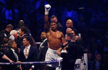 Anthony Joshua festeja su victoria ante Wladimir Klitschko en Wembley.