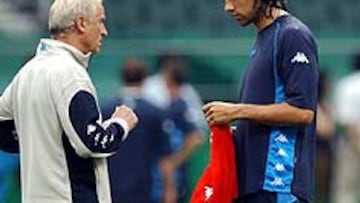 <b>SE QUEDA</b>. Eso parece. Nesta, el central más deseado del fútbol italiano parece que seguirá un año más impartiendo sus clases en Roma. Aunque aún no se cierra la puerta del todo: "Si llega una oferta digna del jugador...", afirma Cragnotti.