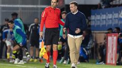 Pedro Díaz, entrenador del Talavera, en el partido de Copa del Rey contra el Almería.