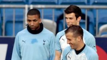 Lennon junto a Bale y Van der Vaart