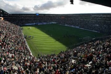 Inaugurado el 14 de febrero de 1993, es quizá el estadio con menos posibilidades, sin embargo, el albergar el Salón de la Fama de la FIFA, podría ser un factor a considerar.