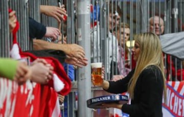 El Bayern celebra el título con ¡Un baño de cerveza!