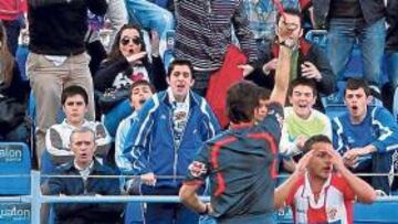 <b>UNA ROJA MÁS. </b>Crusat ve la roja en Huelva por una entrada leve a Bouzón.