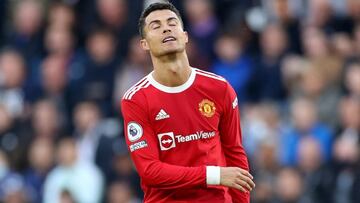 Fútbol - Premier League - Leicester City v Manchester United - King Power Stadium, Leicester, Reino Unido - 16 de octubre de 2021 Cristiano Ronaldo del Manchester United parece abatido.