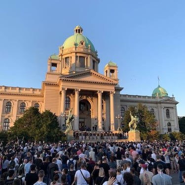 Violenta protesta en Belgrado: 60 heridos y varios detenidos por la decisión de confinamiento