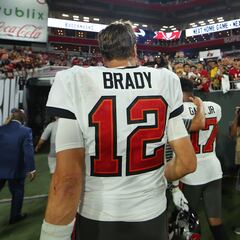 Tom Brady se pierde práctica de los Buccaneers por lesión en la mano y hombro