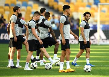 El Liverpool entrena en el Olímpico de Kiev