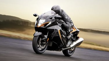 La historia de la Suzuki GSX-1300R Hayabusa, la primera motocicleta en superar los 300 km/h
