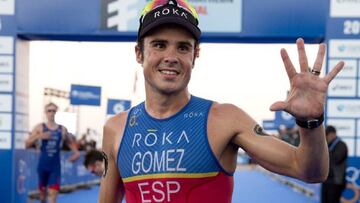 Javier G&oacute;mez Noya celebra su quinto t&iacute;tulo de campe&oacute;n del mundo de triatl&oacute;n.