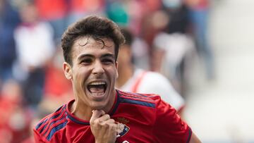 El lateral madrileño Manu Sánchez celebra un gol durante su etapa como jugador de Osasuna.