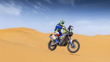 Lorenzo Santolino con la Sherco en el Rally de Marruecos.