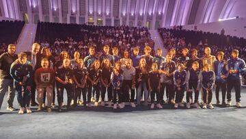 Las peñas del Oviedo y el Fondo Norte premian a sus canteranos en un emocionante acto