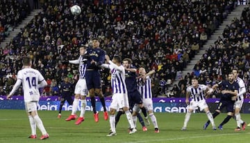 Nacho, marcando su gol al Valladolid.