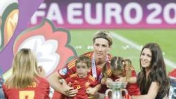Torres, con su familia tras ganar la Eurocopa 2012.