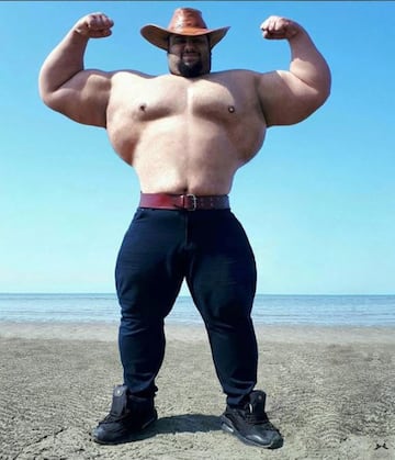 Gracias a sus 1,86 centímetros y 176 kilogramos se ha ganado el mote de el 'Hulk Iraní'. Además de por su físico, Sajad Gharibi es conocido por sus buenas acciones con los niños de su país que se encuentran en campos de refugiados.