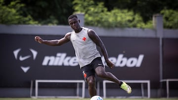 Marino Hinestroza tendría una oportunidad de ser titular en Vasco