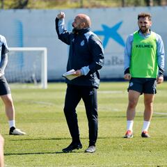 Manolo González, contra el gafe del entrenador sustituto perico