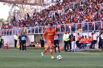 Tras algunos años en Unión Española, se fue a préstamo a Cobreloa con quien disputó la Primera B el año pasado. En la actualidad volvió al cuadro de colonia y es considerado como una alternativa por el DT rojo, Fernando Díaz.