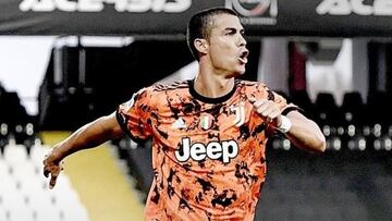 Cristiano presume de familia en su yate, donde han despedido Halloween