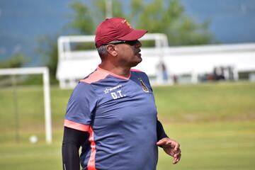 Vuelve al club después de nueve años. Torres arrancó su carrera como técnico con Tolima en 2007 y tuvo muy buenas actuaciones en el campeonato local. Su más reciente experiencia como entrenador fue el Bucaramanga en el fútbol colombiano en 2019.