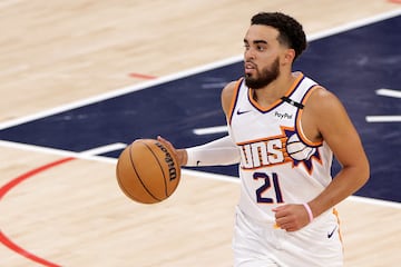 Phoenix Suns guard Tyus Jones dribbles the ball 