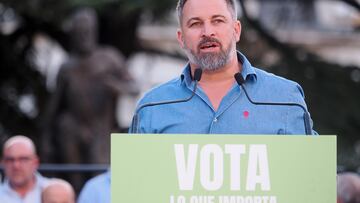 El líder de Vox y candidato del partido a presidir el Gobierno, Santiago Abascal, participa en un acto junto a candidatos de la formación en Valladolid al Congreso de los Diputados y el Senado, en la plaza San Miguel, a 7 de julio de 2023, en Valladolid, Castilla y León (España). Valladolid es uno de los numerosos lugares que está visitando Santiago de Abascal para hacer campaña de cara a las elecciones generales del próximo 23 de julio.
07 JULIO 2023
Photogenic/Claudia Alba / Europa Press
07/07/2023