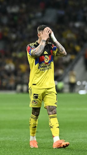 America's Brazilian midfielder #23 Raphael Veiga (L) and Uruguayan midfielder #07 Brian Rodriguez react during the CONCACAF Champions Cup quarterfinal football match between Mexico's America and US' NashvilleSC, at Banorte stadium in Mexico City, on April 14, 2026. (Photo by CARL DE SOUZA / AFP)