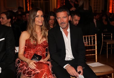 Antonio Banderas y Nicole Kimpel durante la gala de entrega de los Premios Hombres del Año Esquire en el Casino de Madrid.