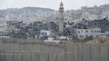 Imagen de la ciudad de Jerusalén y el muro que separa las zonas Oeste y Este.
