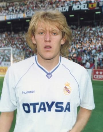 Robert Prosinecki. El primer croata en formar parte de la entidad blanca, y el único de ellos que no dio un buen rendimiento. Llegó en 1991 como campeón de Europa, procedente del Estrella Roja, y en los tres años que estuvo en el Real Madrid disputó un total de 73 partidos, en los que anotó 12 goles.