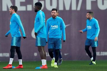 Messi and co train ahead of LaLiga Clásico.