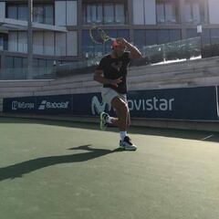 Nadal ya entrena sobre pista dura con la mirada en Australia