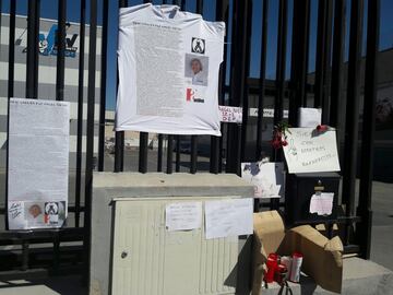 Homenaje de los trabajadores de la ITV Angel Nieto, en el distrito de Vallecas en Madrid.