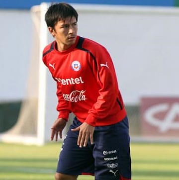 Acevedo fue nominado tres veces por Bielsa en la Roja, pero sólo jugó un partido: el amistoso 0-2 ante Honduras en Fort Lauderdale de 2009.