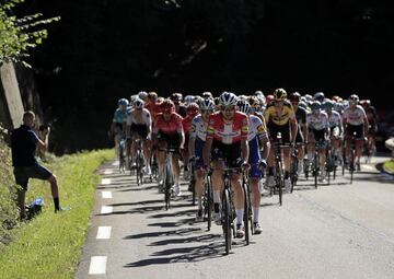 La etapa 4 del Tour de Francia terminó con un final emocionante en alta montaña. El corredor del Jumbo-Visma, Primoz Roglic, se impuso en los últimos metros. Nairo Quintana fue el mejor colombiano al terminar cuarto. Miguel Ángel López fue sexto y Egan Bernal séptimo 