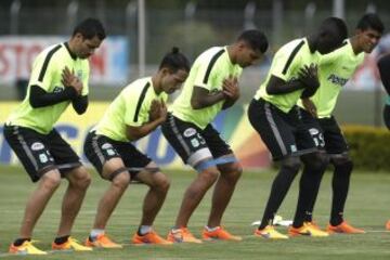 Un total de 27 jugadores se presentaron en el primer entrenamiento de Nacional con miras al Torneo Clausura 2015.