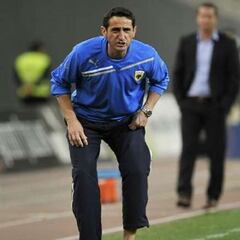 El AEK de Manolo Jiménez cede el segundo puesto