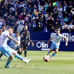 El Málaga echa el lazo al Ibiza y sueña con la utopía