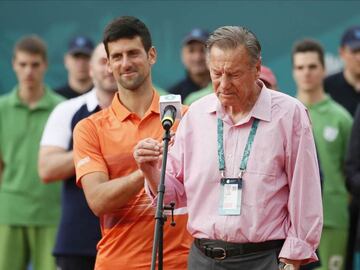 Novak Djokovic y Nikola Pilic, en un homenaje al entrenador croata.